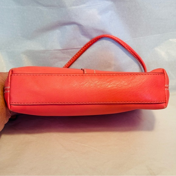 Excellent Condition Barbie Pink Coach Leather Wristlet with Toggle Closure - Picture 6 of 12